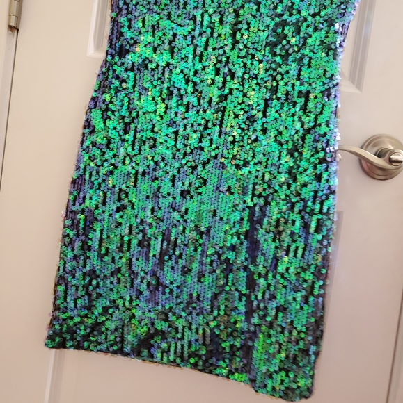 Dress - Picture 2 of 3